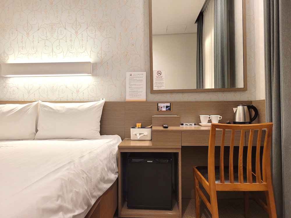 Business, Double Bed, No Window, Mohenic Hotel Seoul Myeongdong 6/10