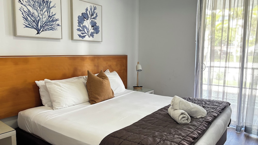 Swell Resort Burleigh Beach 36/50