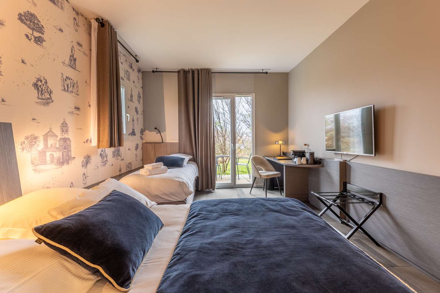 Family, 1 Queen and 1 Single Bed, Balcony or Terrace