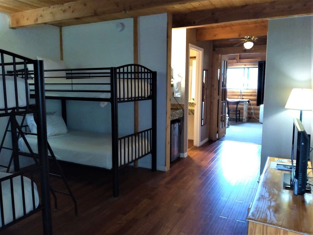 The Boulder Creek Lodge 25/64