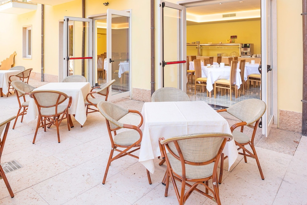 Hotel Centrale 37/50