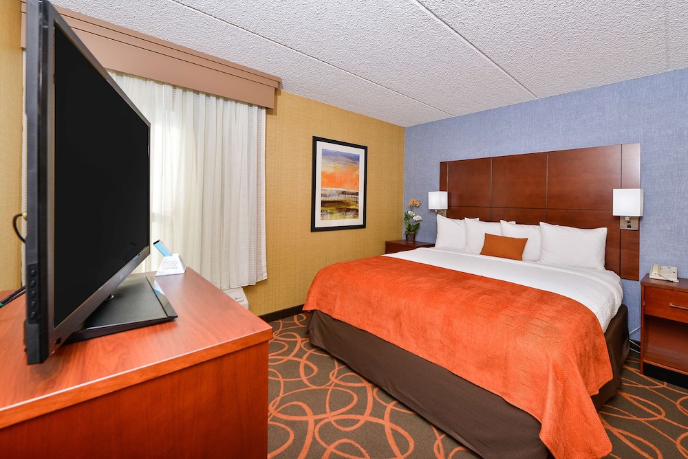 Best Western Plus Fresno Airport Hotel 16/68