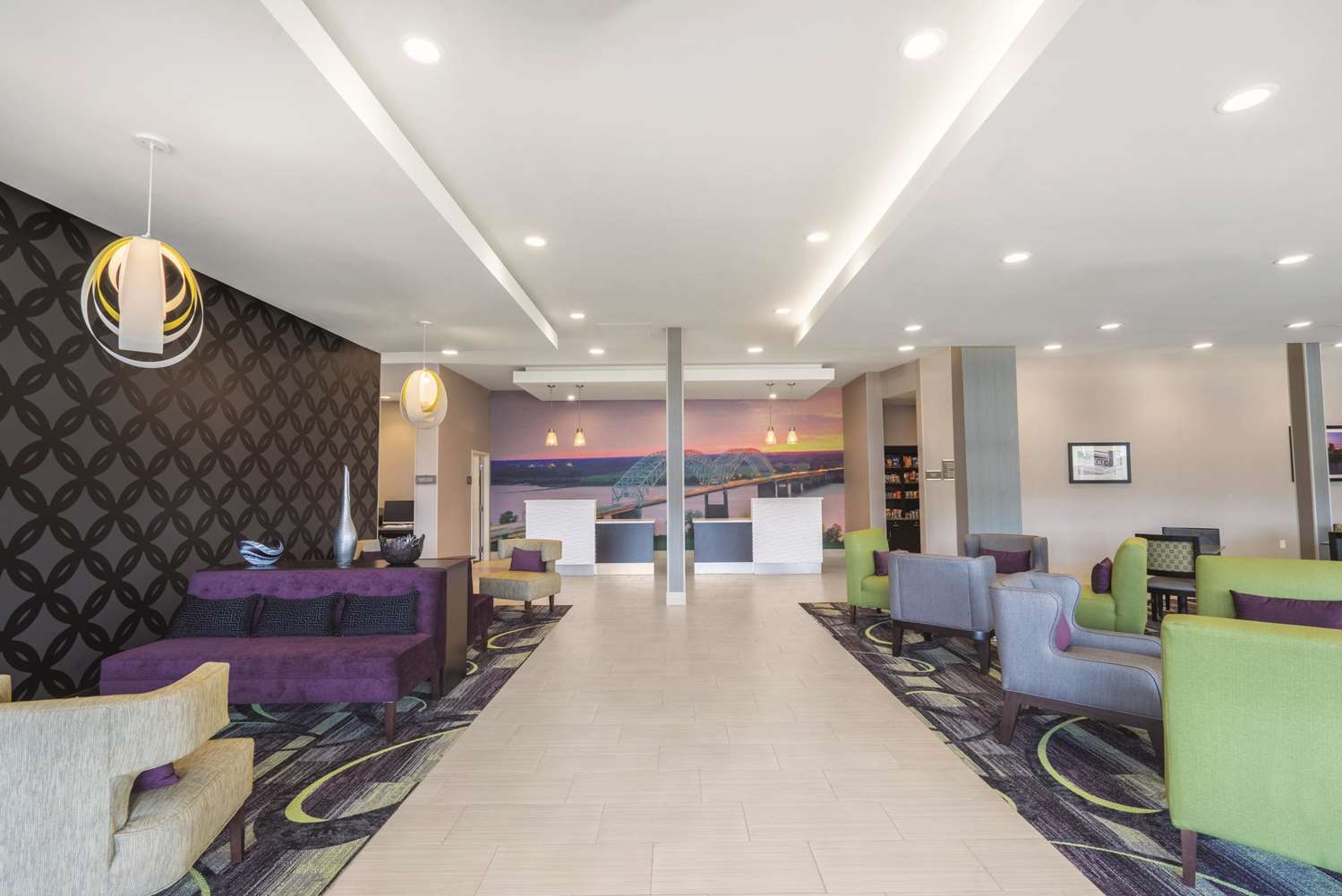 La Quinta Inn & Suites by Wyndham Memphis Downtown 25/36