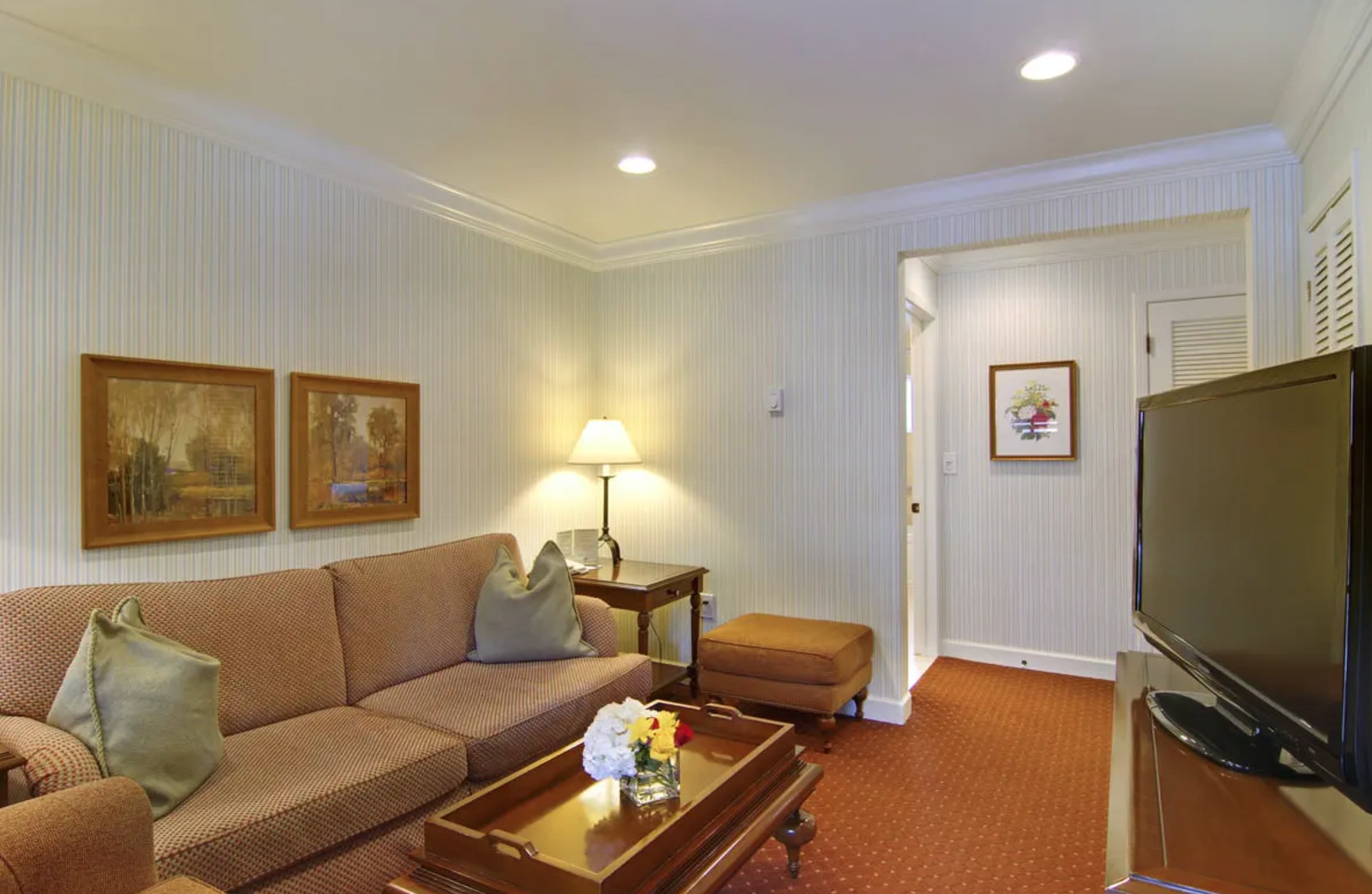 Wayside Inn 28/44