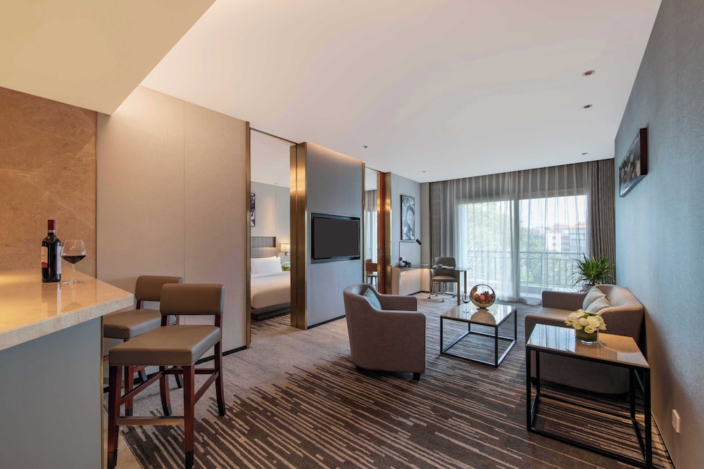 Dongguan Forum Hotel and Apartment 40/50