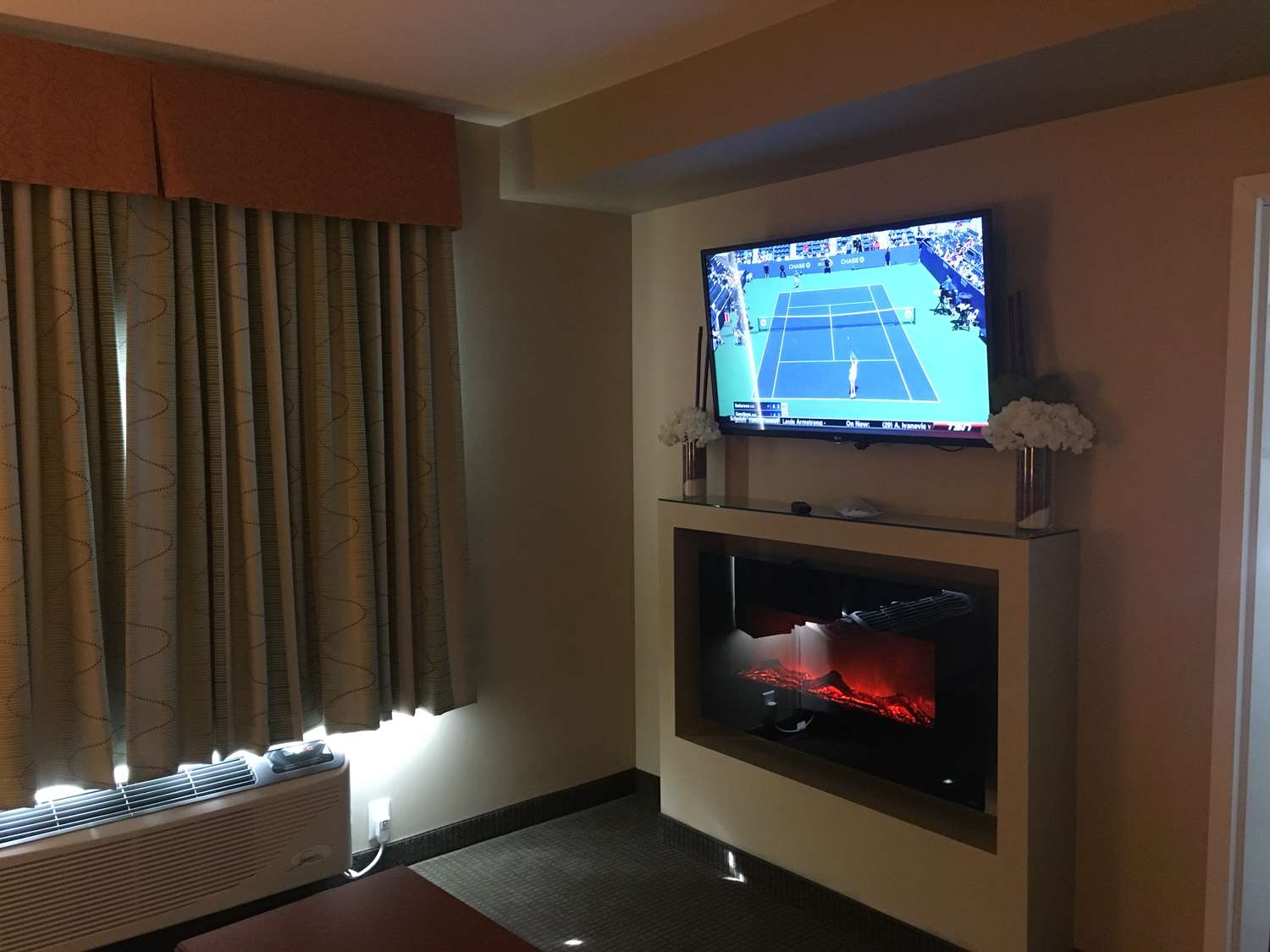 Prime Minister, Suite, King Bed, Sofa, Jetted Tub