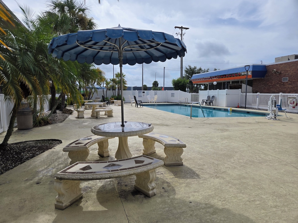 Stay Inn and Suites 74/76