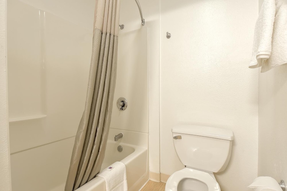 Motel6 San Diego, CA - Downtown 46/50