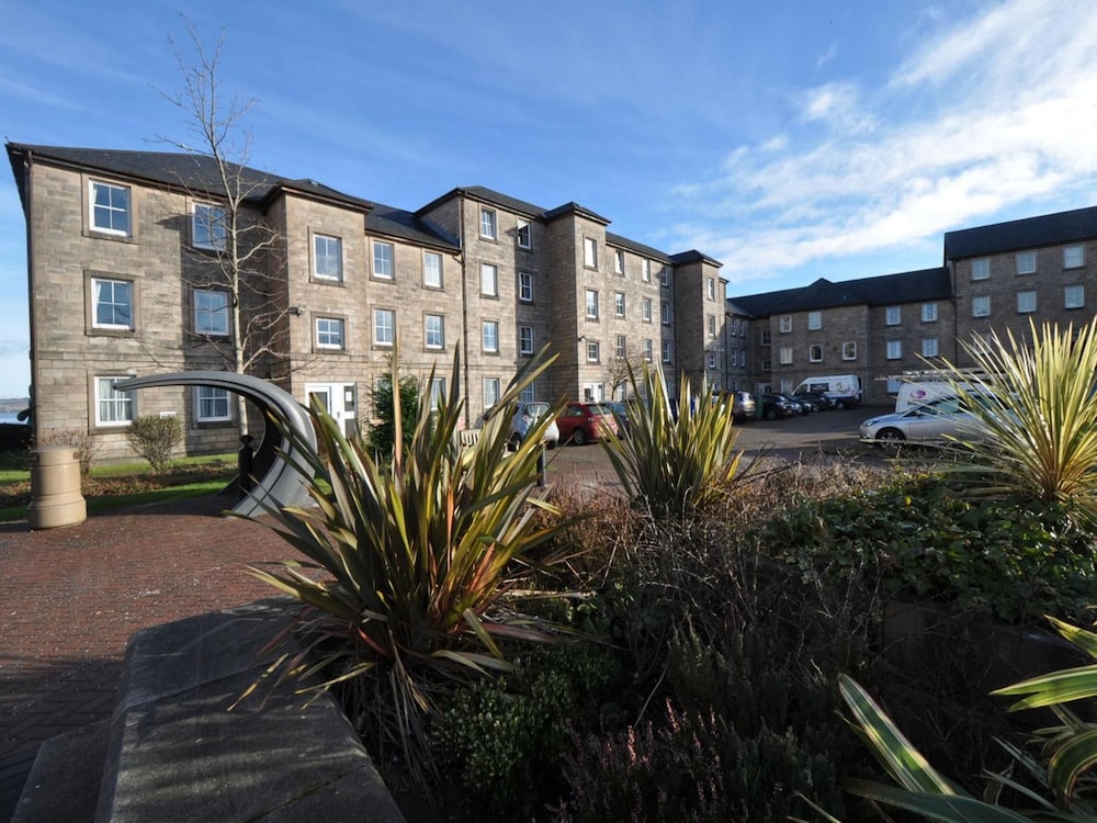 Greenock Hall's Waterfront Complex 31/31