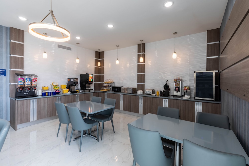 Days Inn & Suites By Wyndham Downtown/University Of Houston 42/60