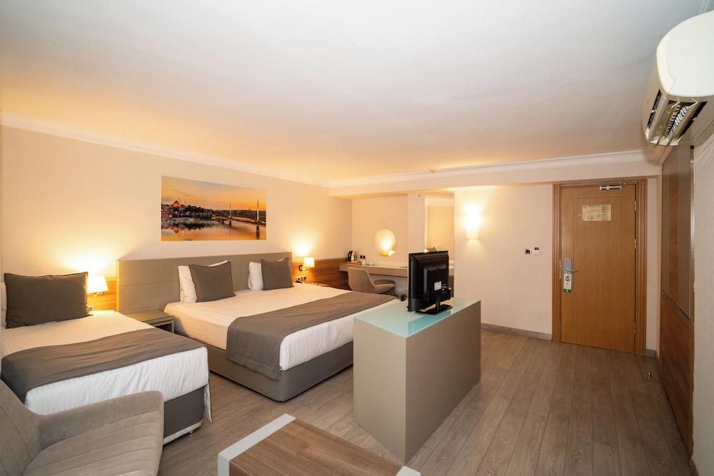 DELUXE, KING BED
