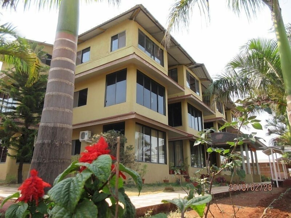 Bellevue Resort Panchgani 1/12
