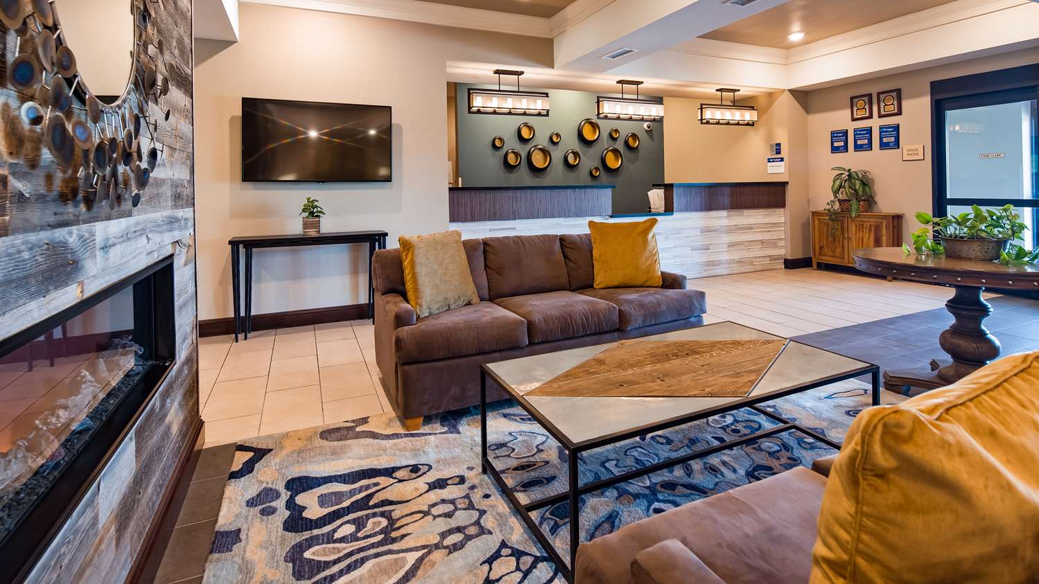 Best Western Plus Overland Inn 8/15