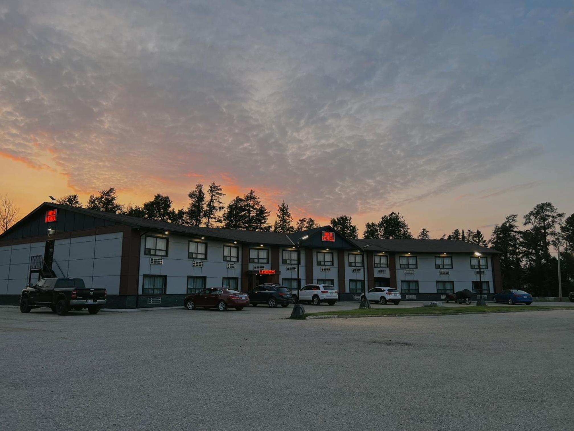 HWY 17 Hotel 46/50
