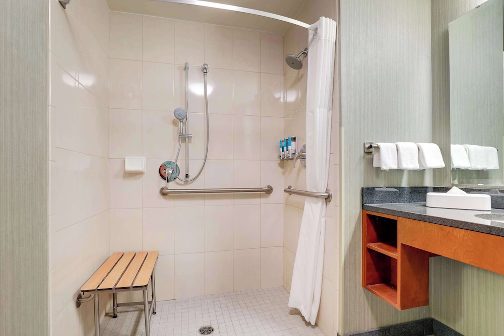 Drury Inn And Suites Grand Rapids 76/77