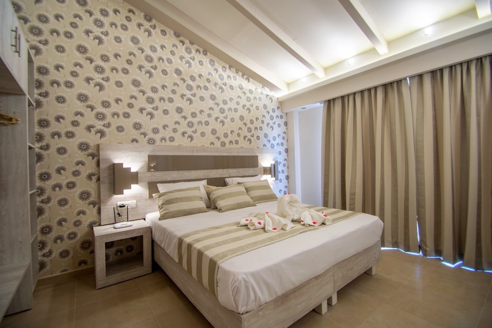 Paradise Apartments 24/75