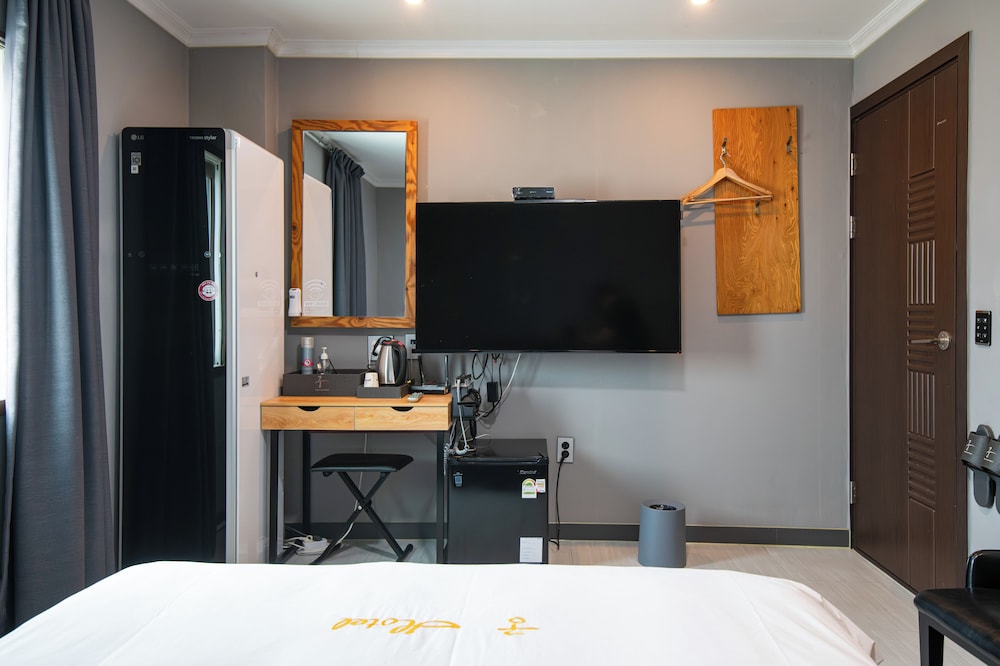Gung Tourist Hotel 48/52