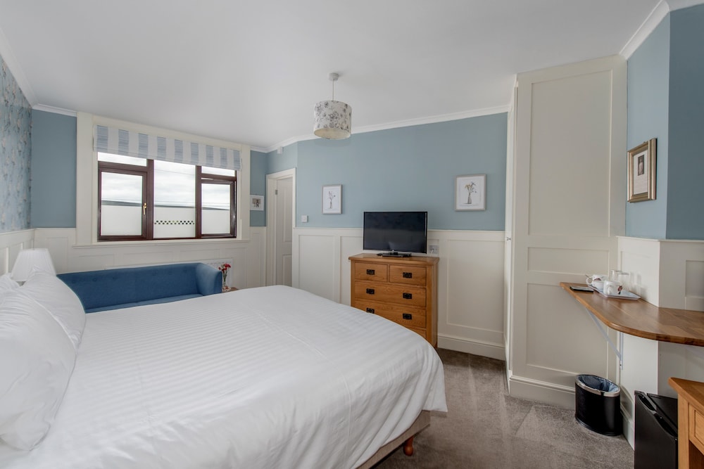 Superior, King Bed, Hill View