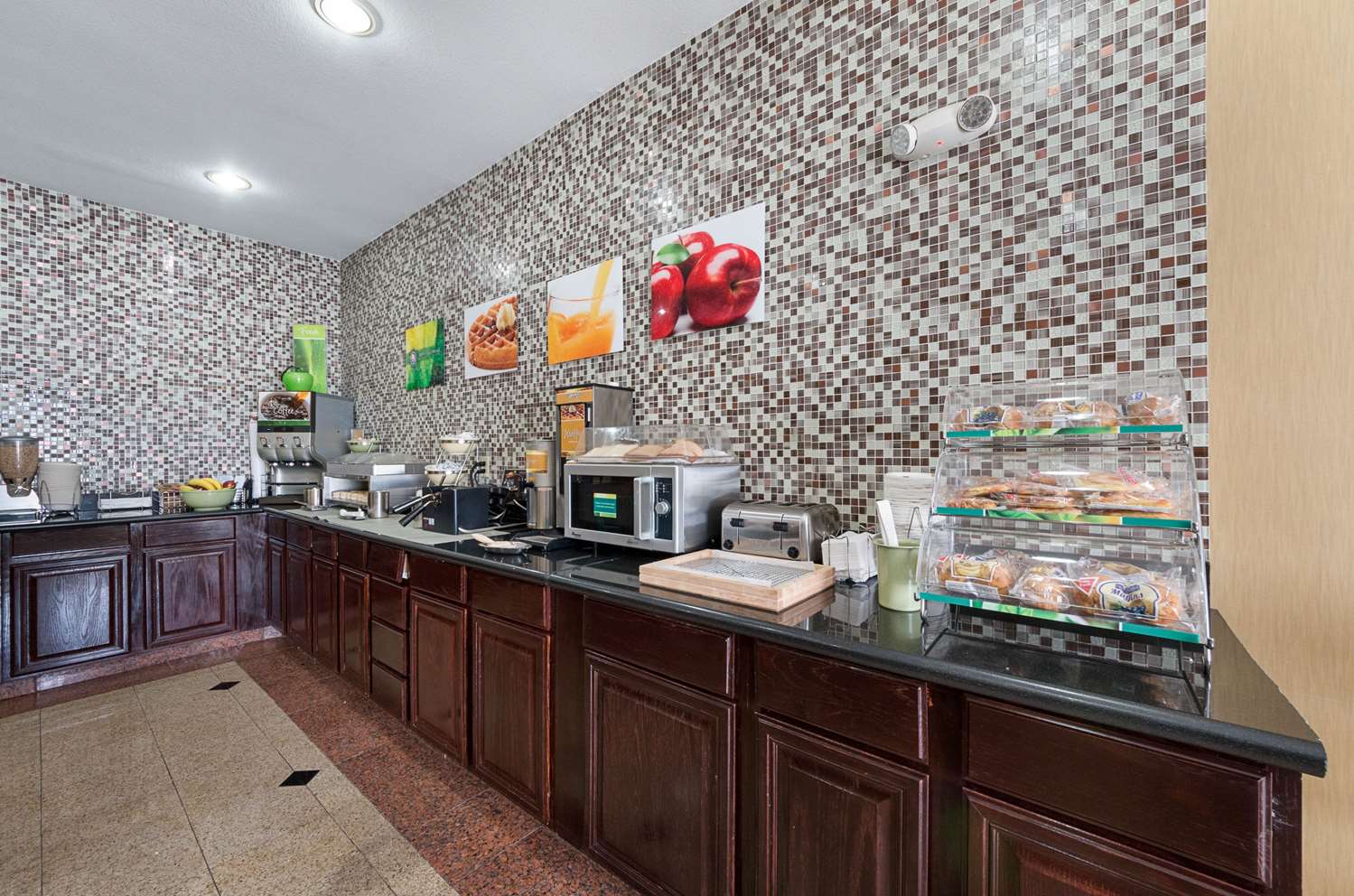Quality Inn & Suites Buda, TX 21/21