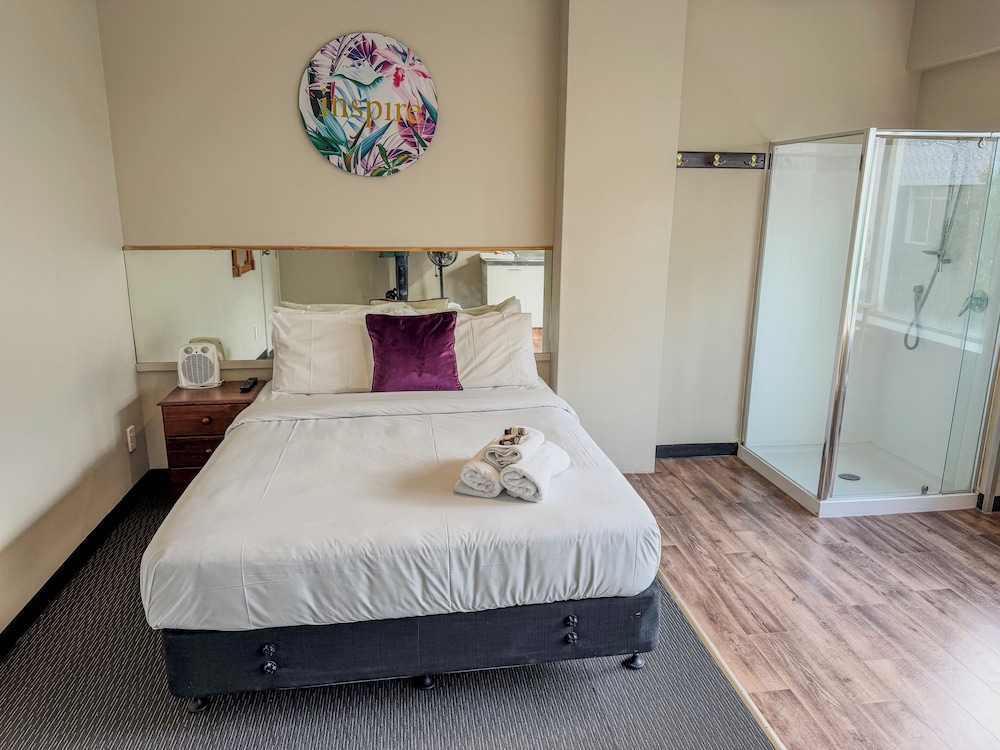 Aura Hotel 11/36