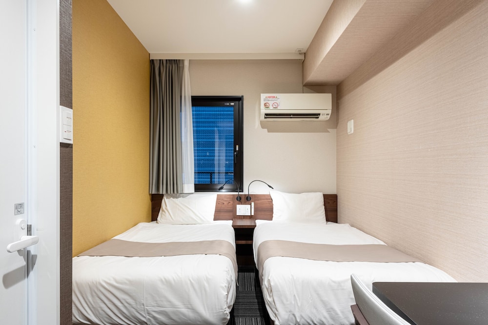 COMPACT, TWIN BEDS