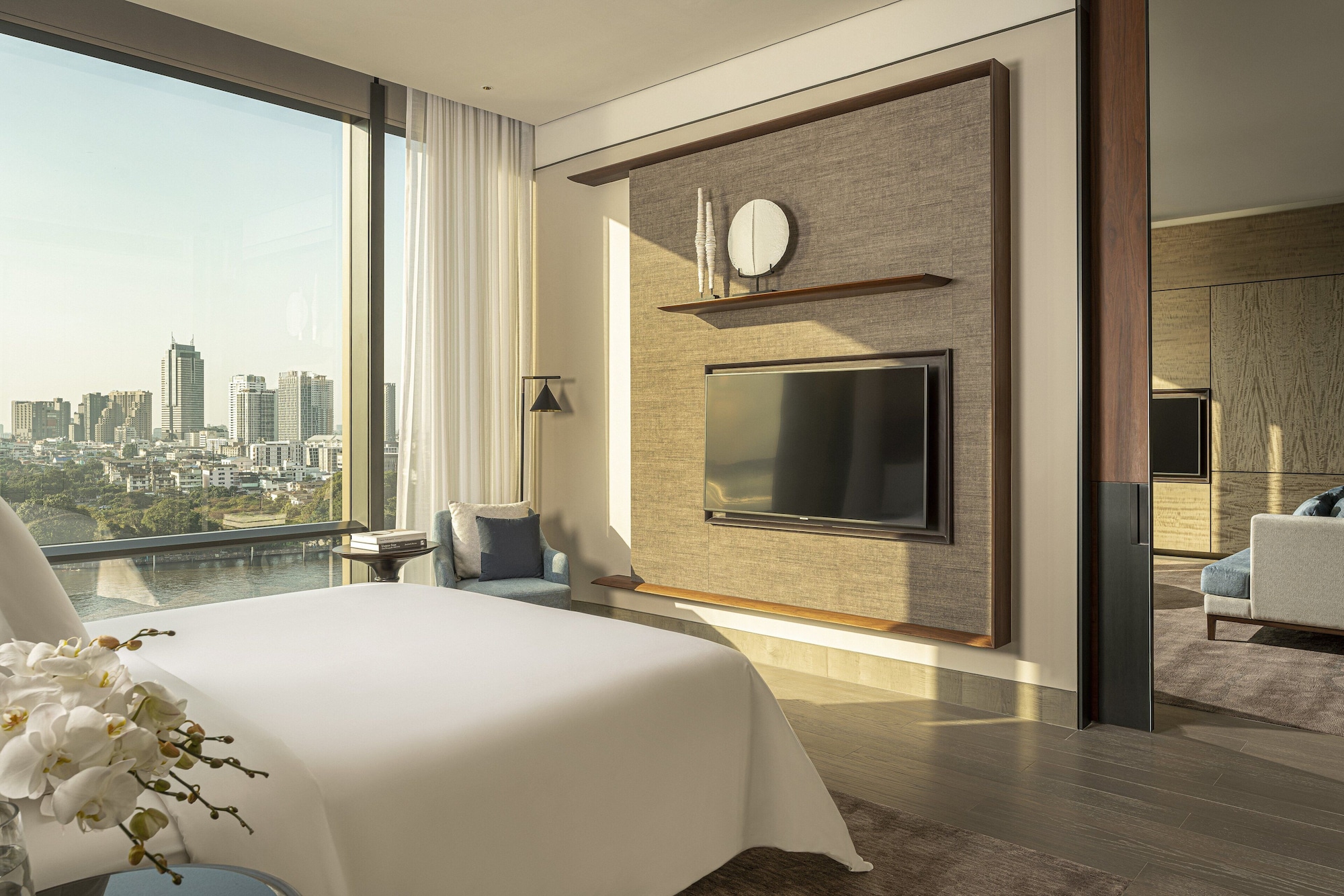 FOUR SEASONS, EXECUTIVE, SUITE
