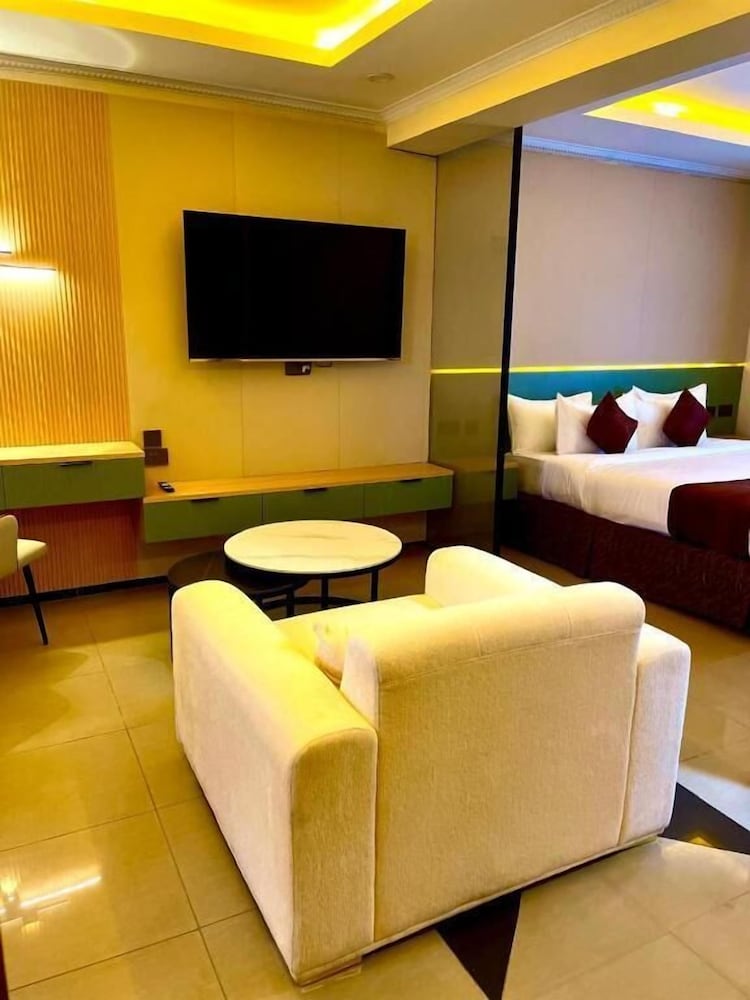 Emboita Hotel 3/50