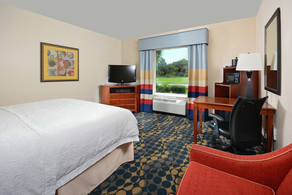 Hampton Inn & Suites Huntersville 10/37