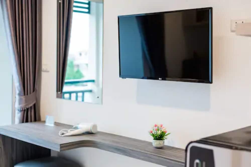Evergreen Suite Hotel 8/54