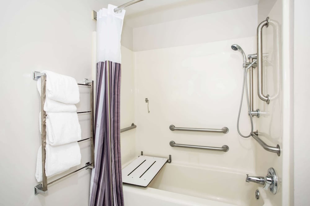 La Quinta Inn & Suites by Wyndham Melbourne Viera 53/56