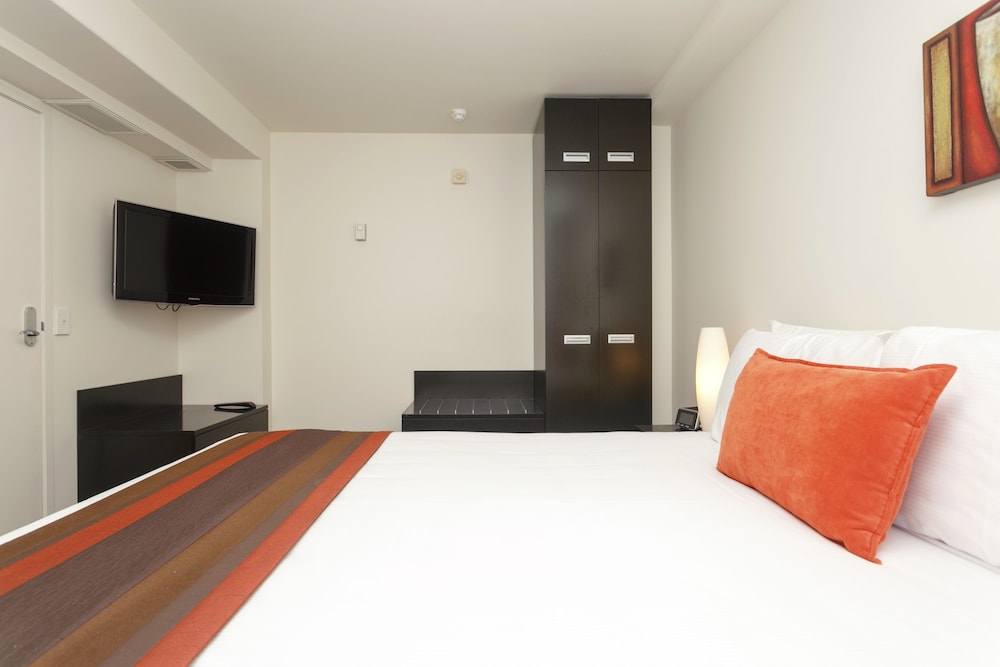 شقة بسرير كينج بإطلالة على البحيرة بغرفة نوم واحدة مع أريكة، The Reef Resort 4/9
