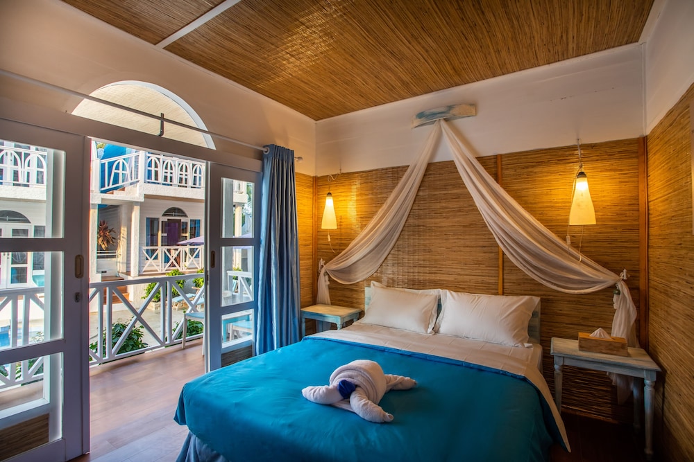 Santorini Beach Resort 11/65
