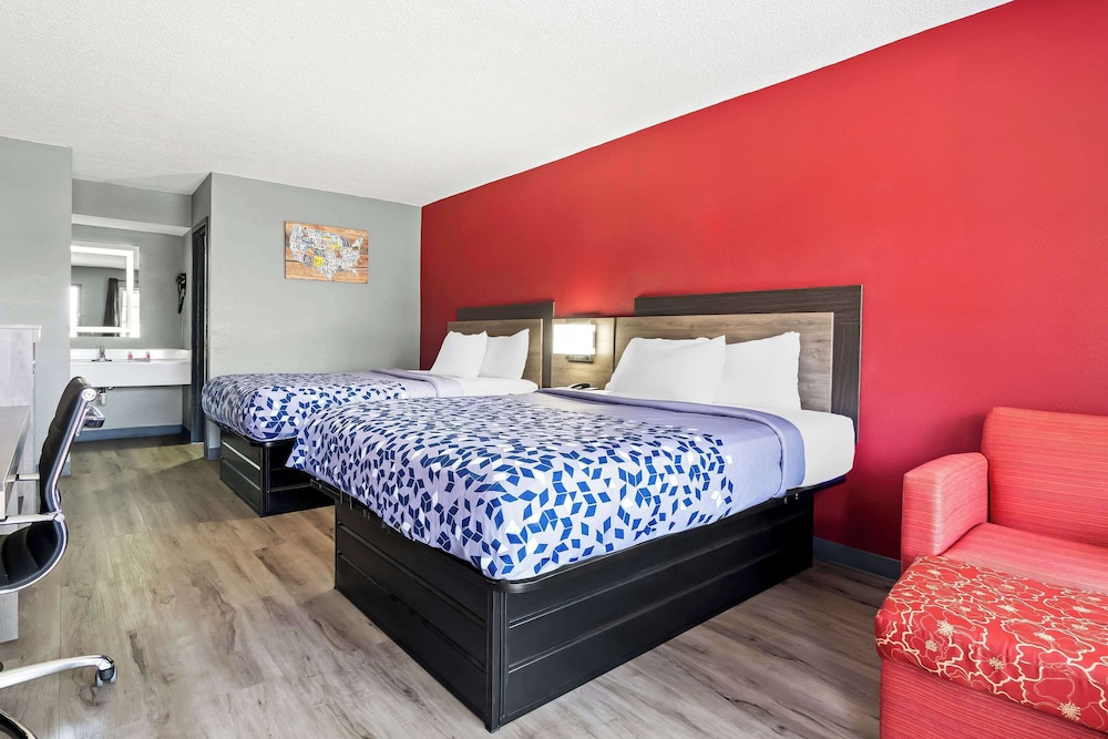 Room, 2 Queen Beds, Smoking
