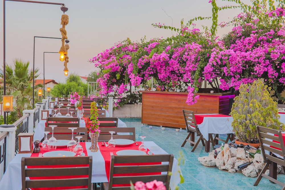 Amphora Hotel 38/56