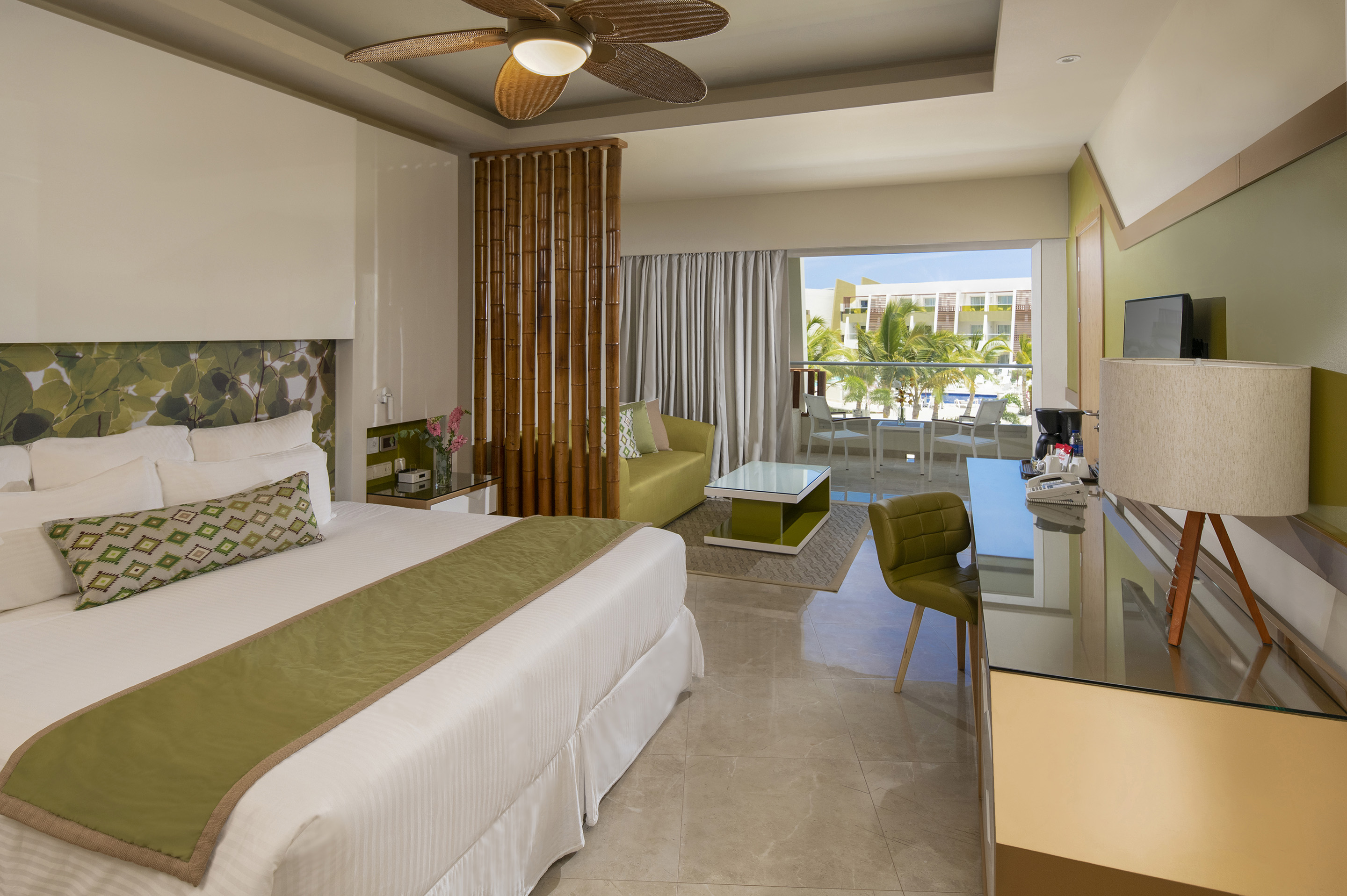 Premium, Queen Bed, Tropical View