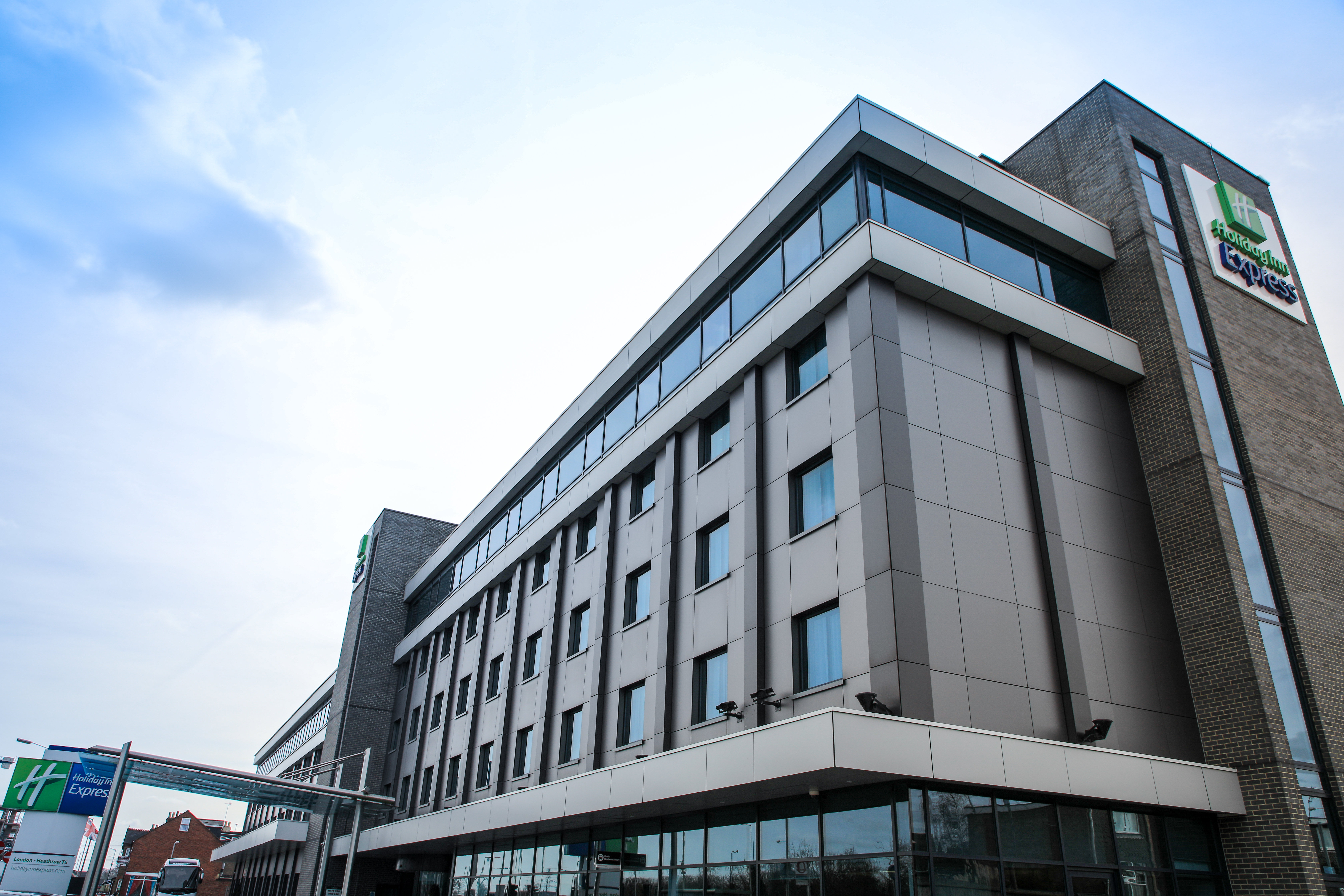 Holiday Inn Express London Heathrow T5 3/70