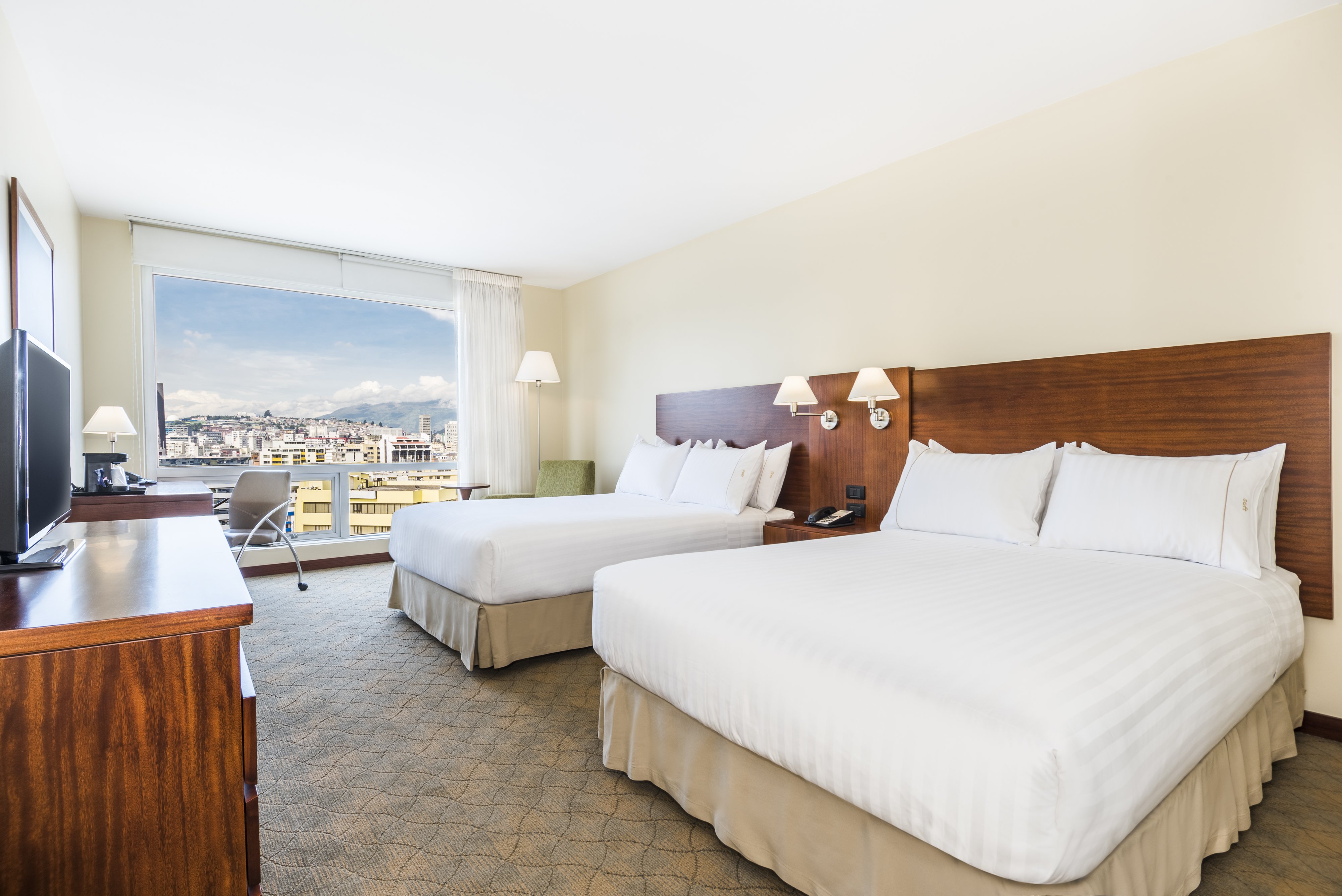 HOLIDAY INN EXPRESS QUITO 18/66