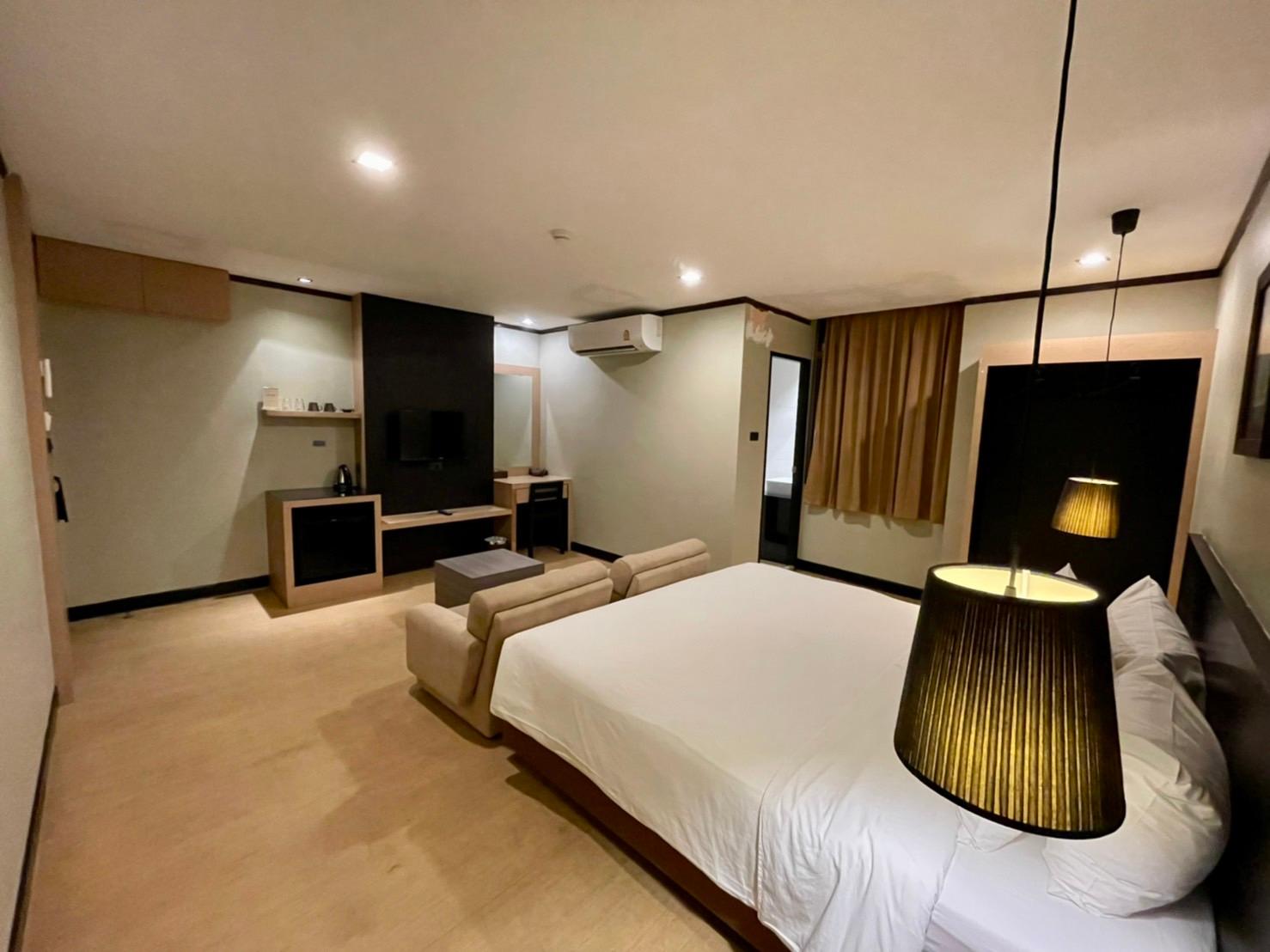Grand, Double Bed, No Window