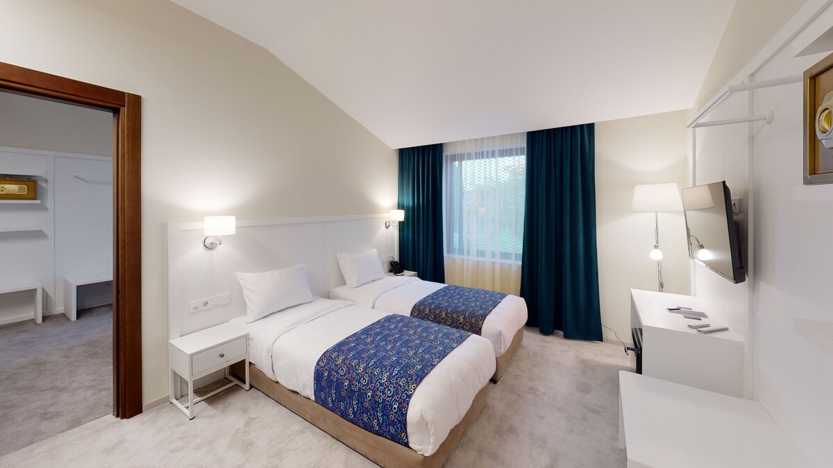 Standard, Double or Twin Bed