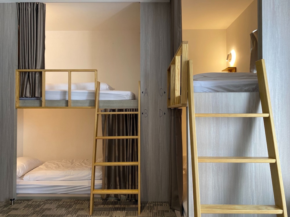 MIXED DORM, SUPERIOR, 8 BEDS, SHARED BATHROOM