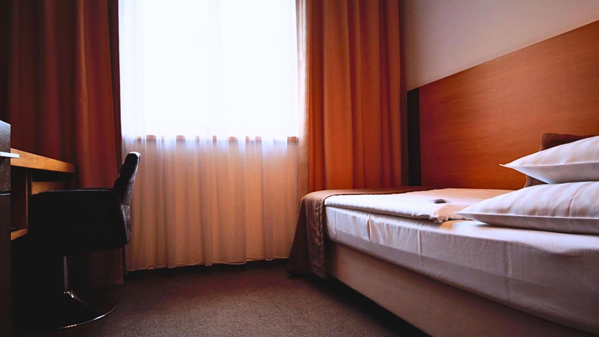Room, Single