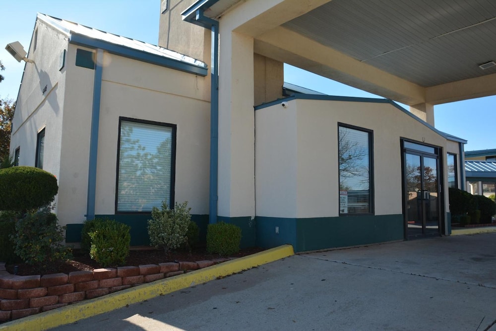 Lincoln Inn Express Hotel And Suites 21/28