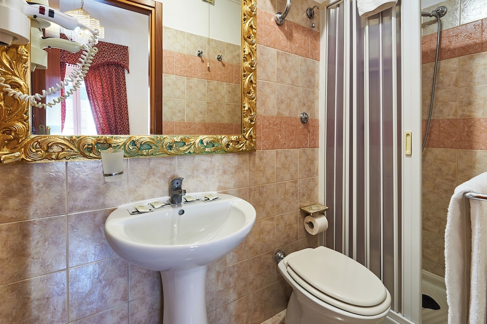 Virginia Hotel 62/63