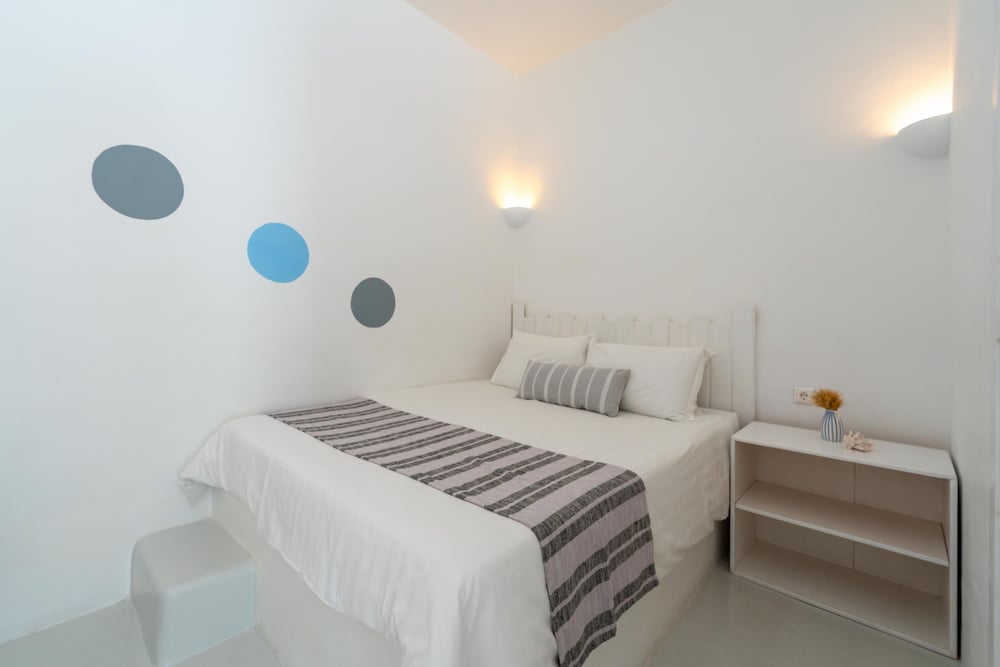 DELUXE, DOUBLE BED