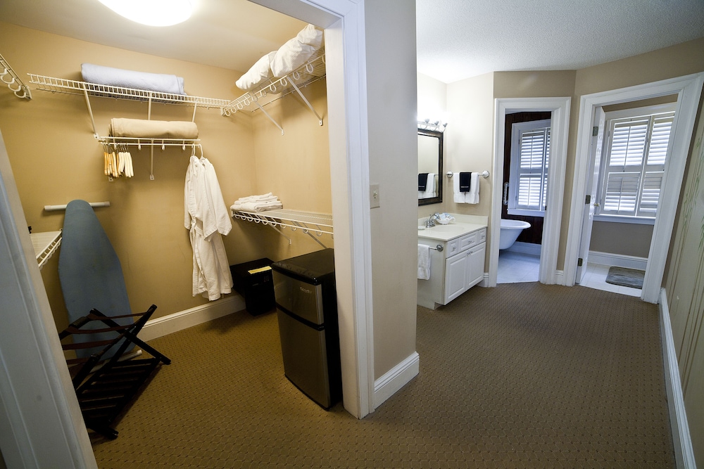 DeSoto Beach Bed & Breakfast 39/40