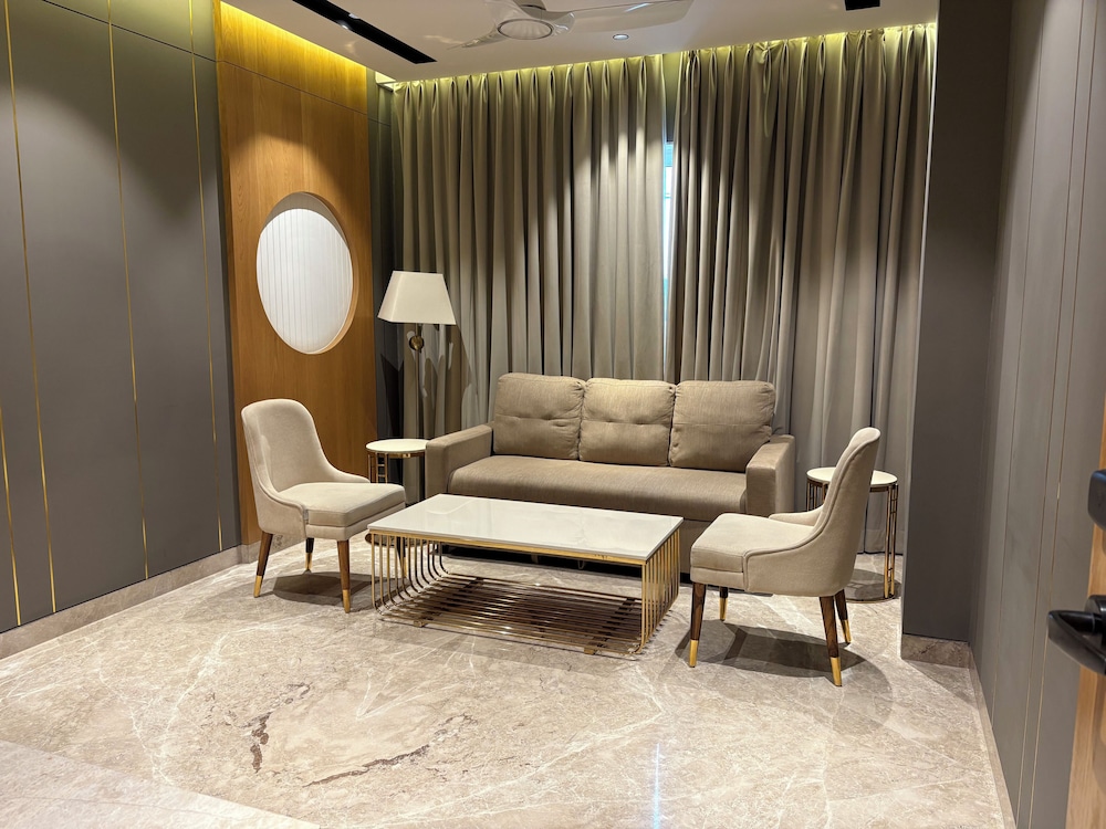 Hotel Grand Imperia 30/37