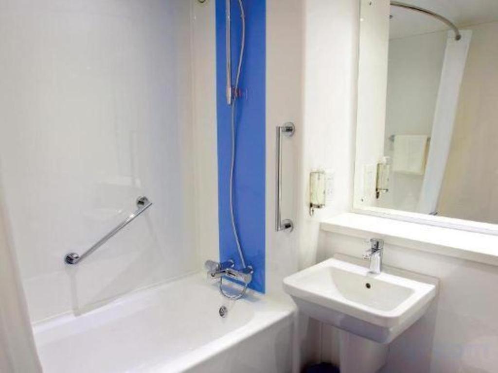 Travelodge Kinross M90 17/17