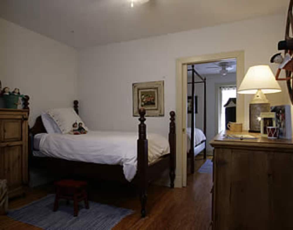 The Fife And Drum Inn 10/50