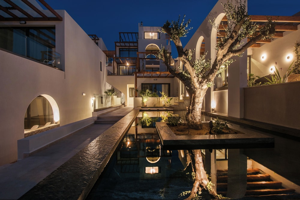 Vaya Suites by Omilos Hotels 45/49