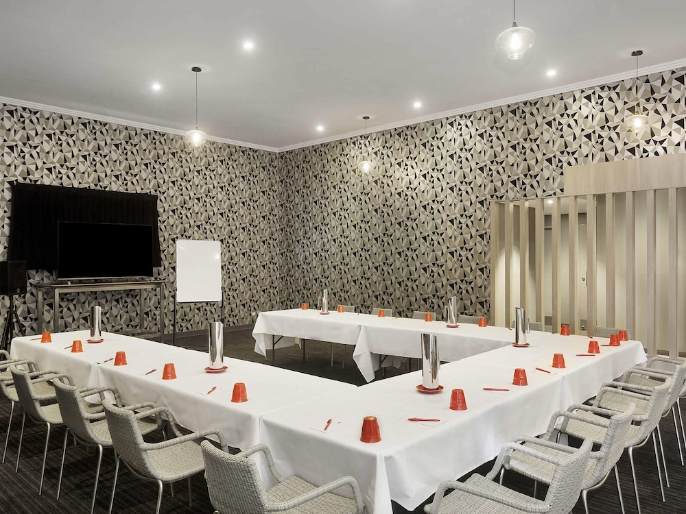 Ibis Mackay 56/67